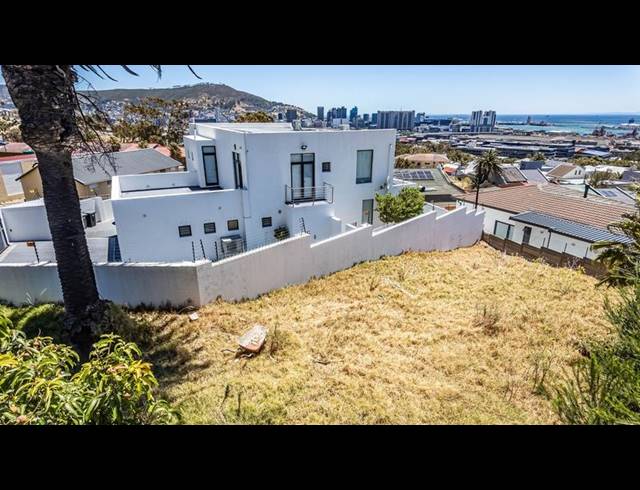 LAND FOR SALE IN WALMER ESTATE